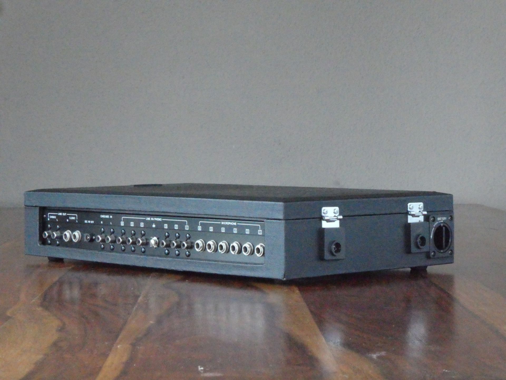 SONY MX-650 – hinten von links 