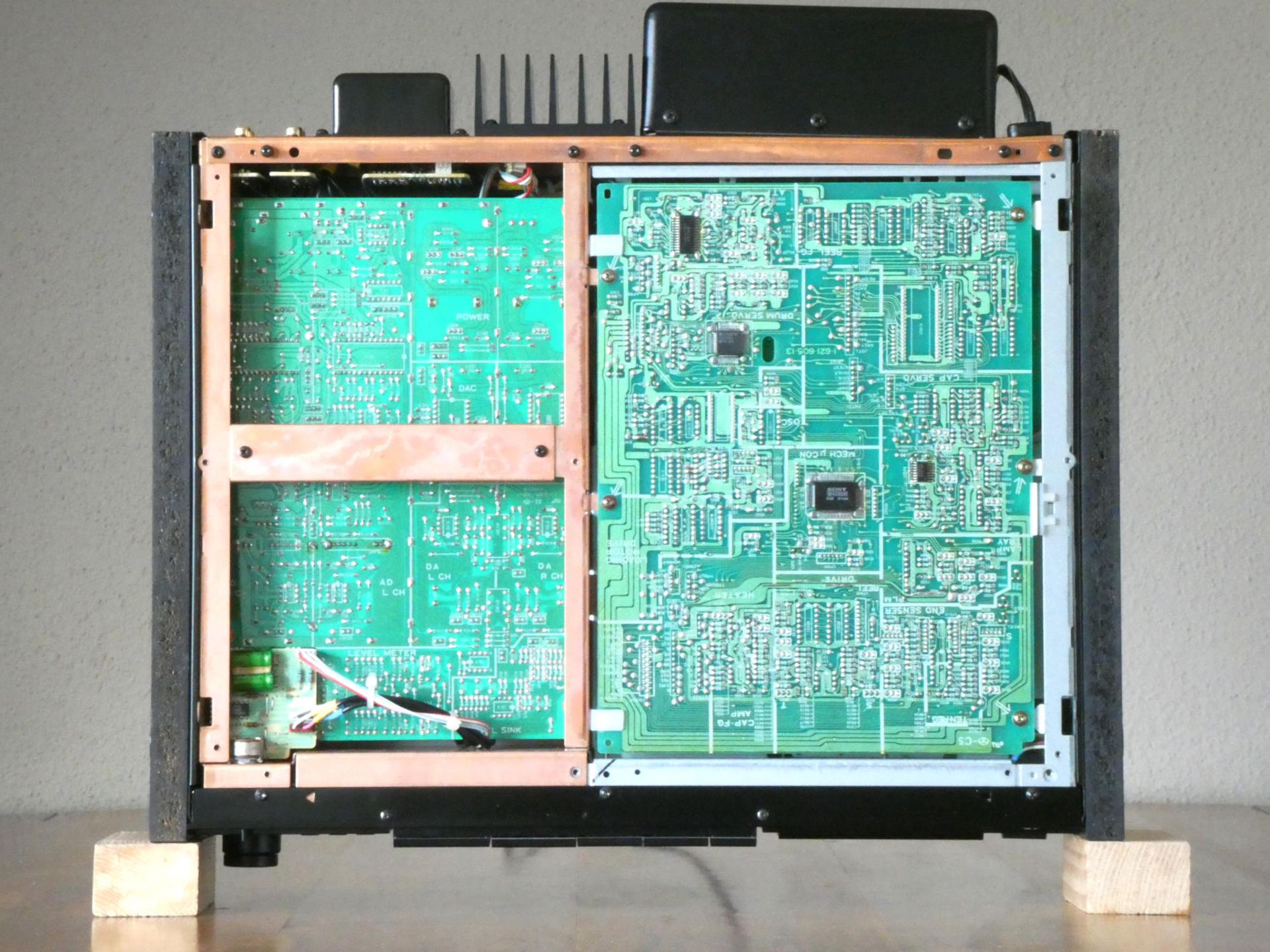 SONY DTC-1000es Innen unten (c) hifi-vintage-shop.com