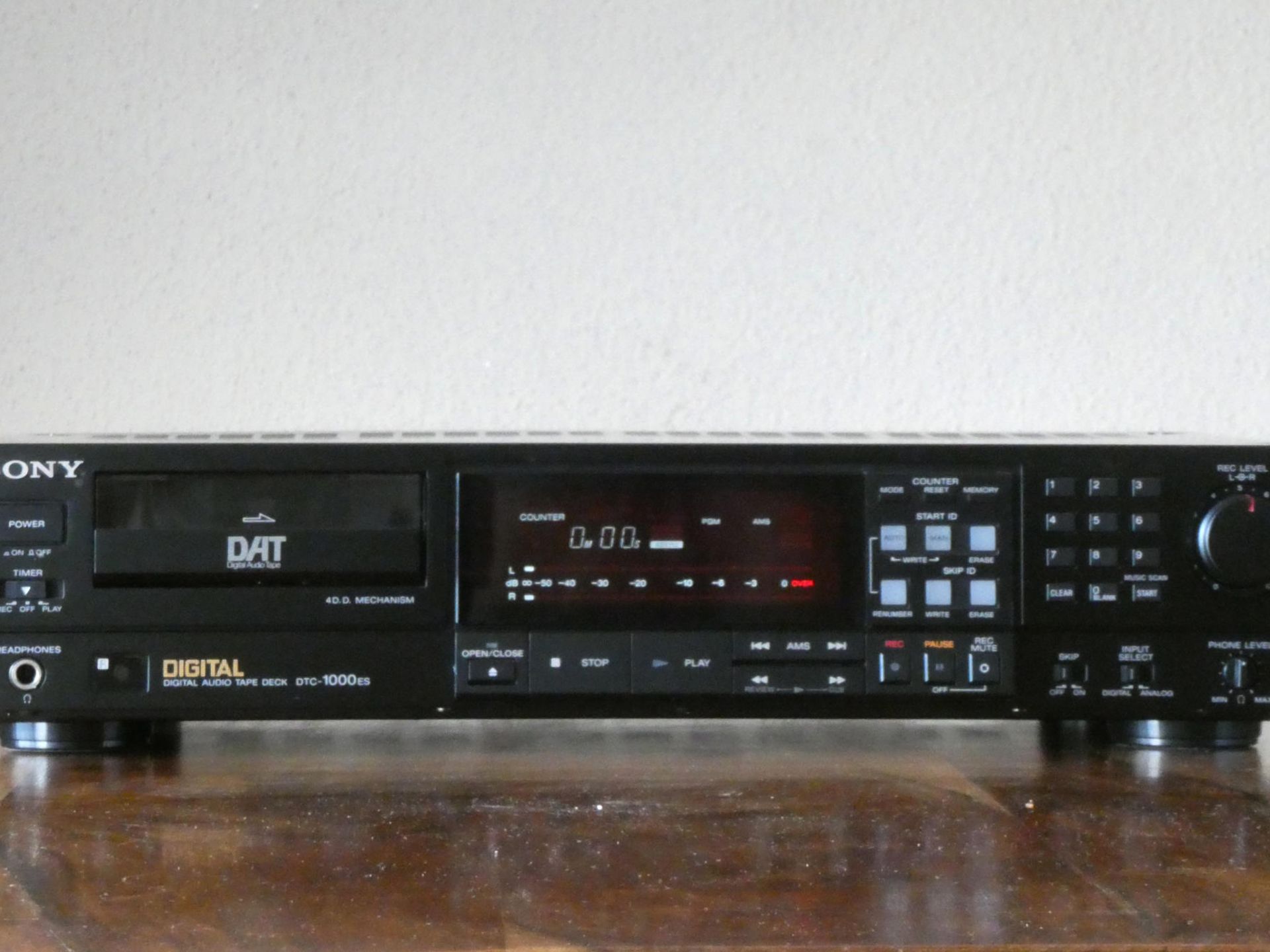SONY DTC-1000es Front ohne Seitenteile (c) hifi-vintage-shop.com