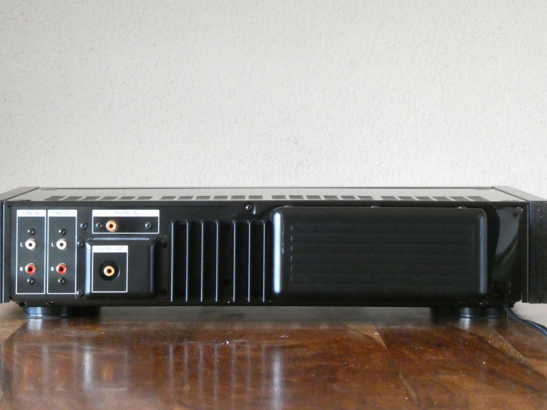 SONY DTC-1000es Rückseite (c) hifi-vintage-shop.com