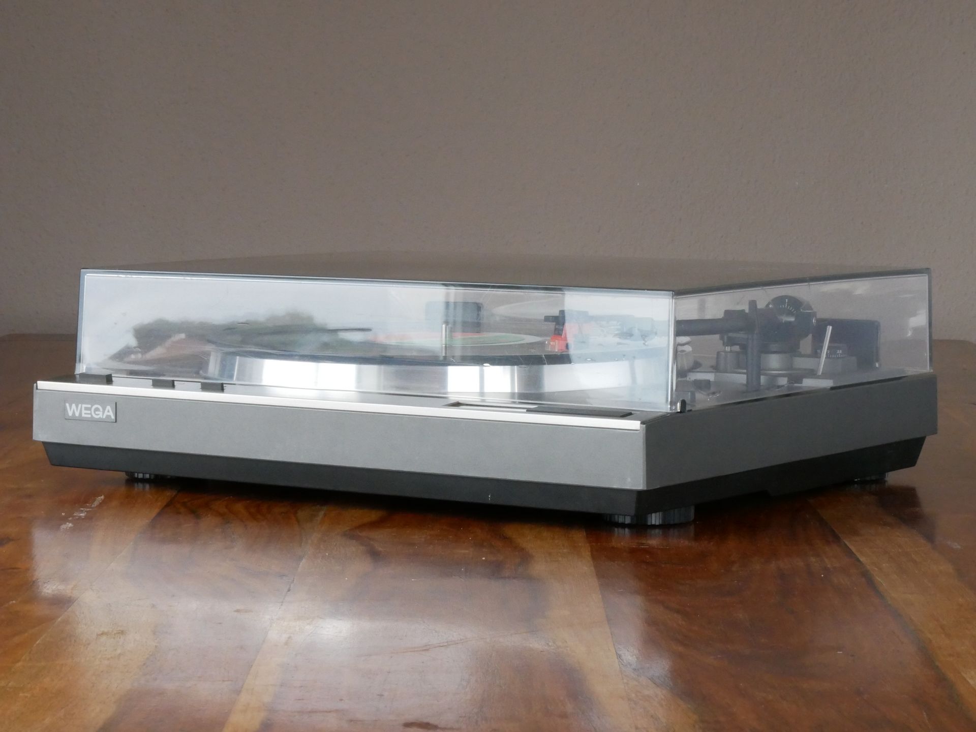 WEGA P 700 Phono: vorne rechts 