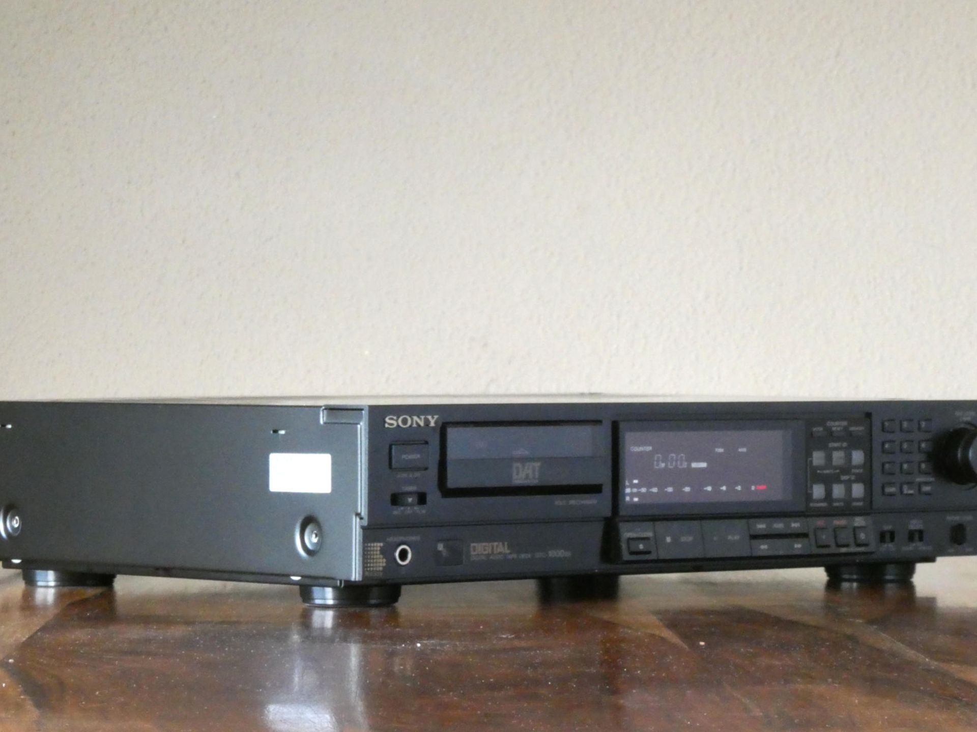 SONY DTC-1000es Front links ohne Seitenteile (c) hifi-vintage-shop.com