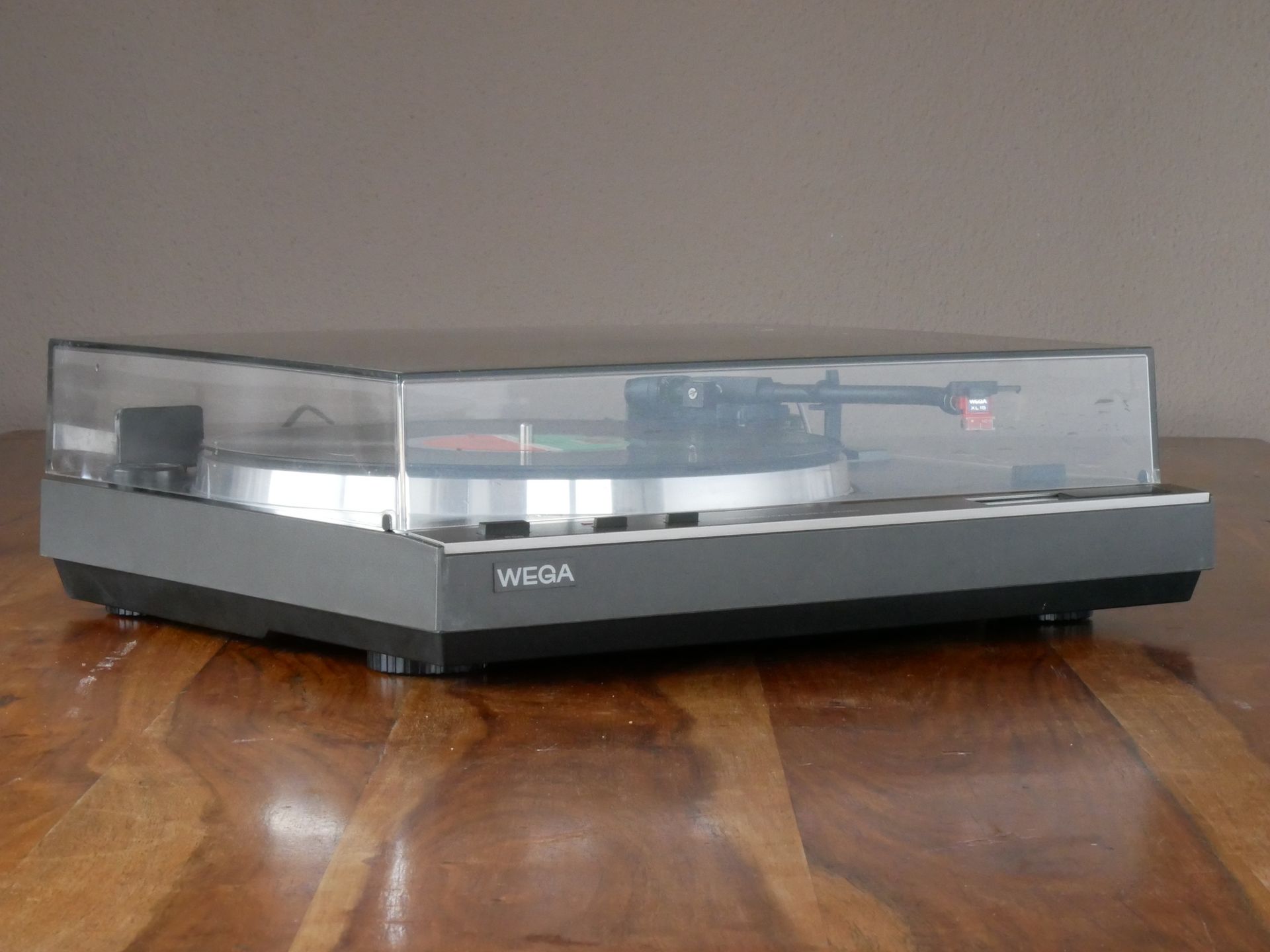 WEGA P 700 Phono: vorne links 