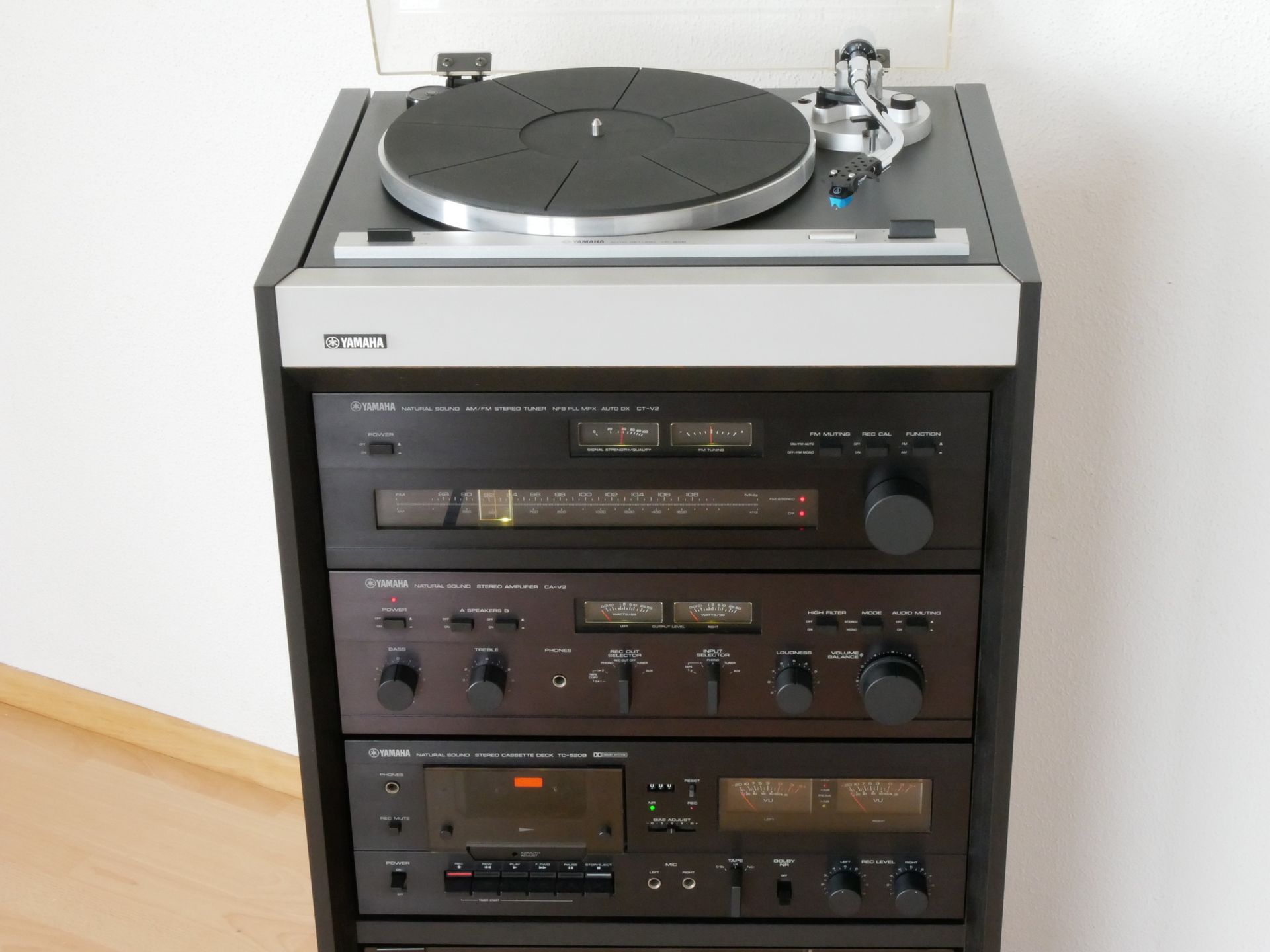 YAMAHA Rack LC-V 1: vorne alle Geräte 