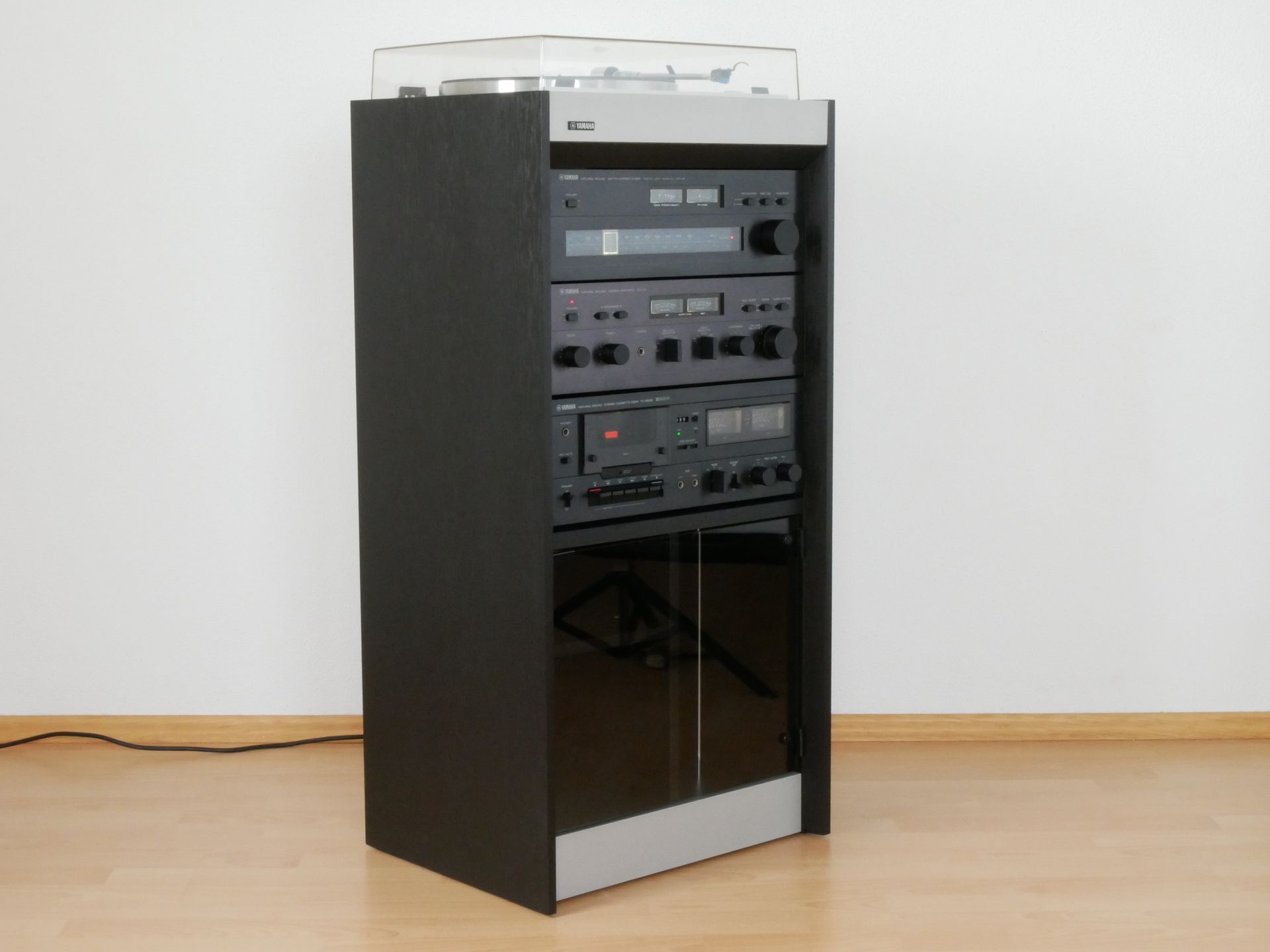 YAMAHA Rack LC-V 1: vorne links 