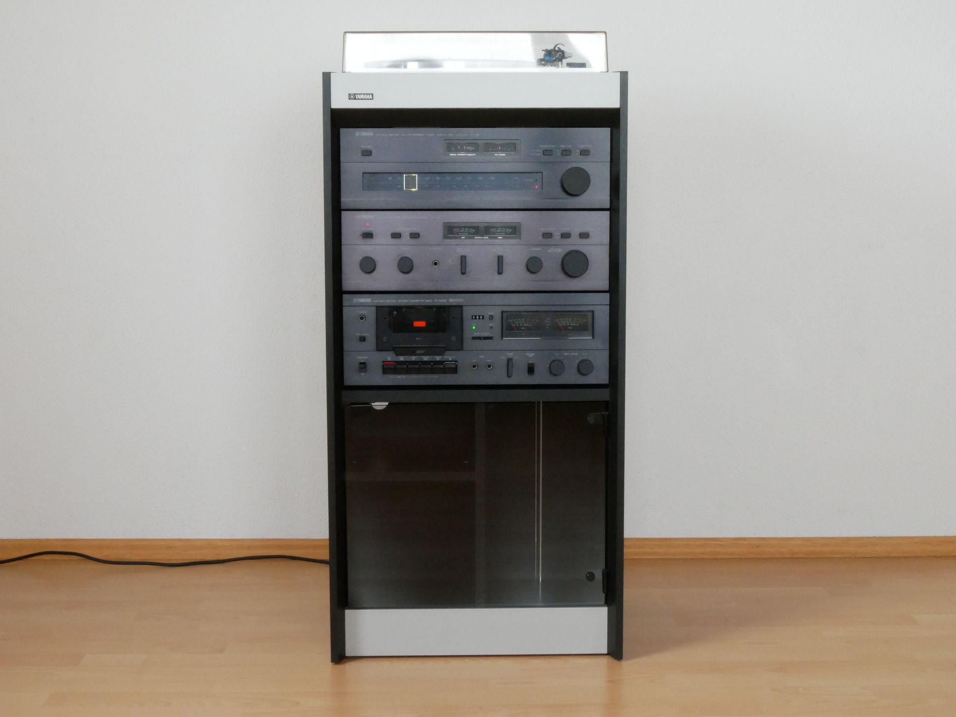 YAMAHA Rack LC-V 1: von vorne 